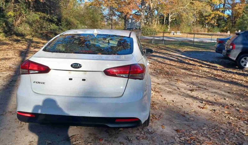 
								Kia Forte full									