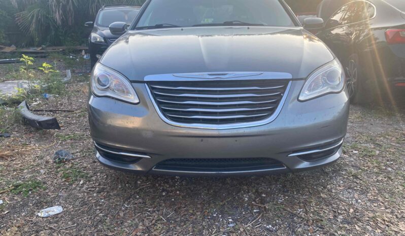 
								2013 Chrysler 200 full									