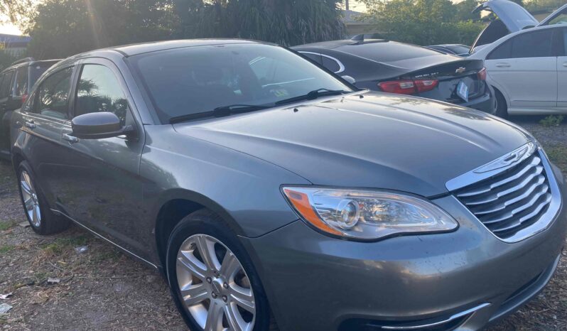 
								2013 Chrysler 200 full									