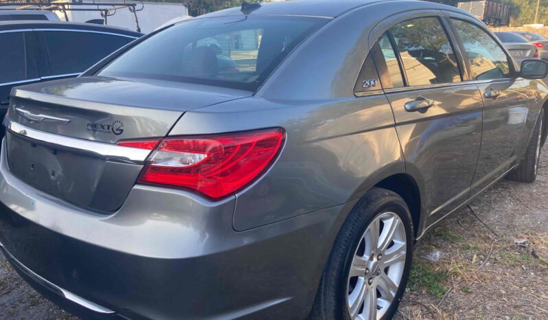
								2013 Chrysler 200 full									