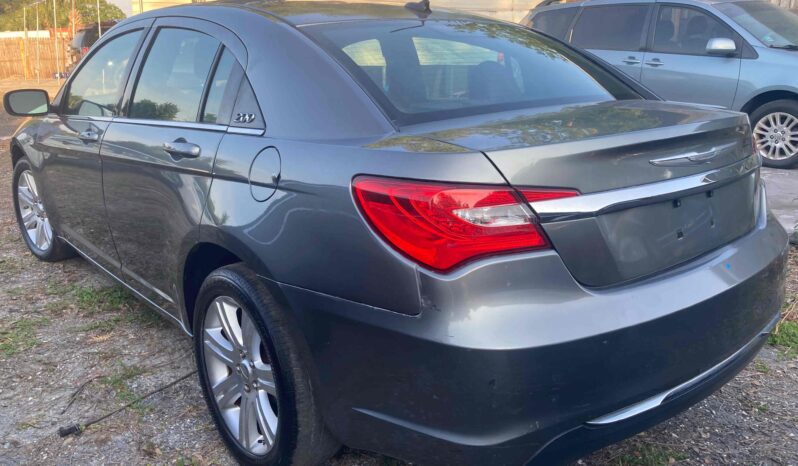 
								2013 Chrysler 200 full									