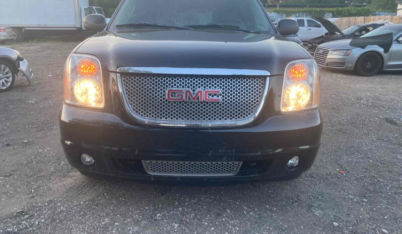 
								2013 GMC Yukon full									