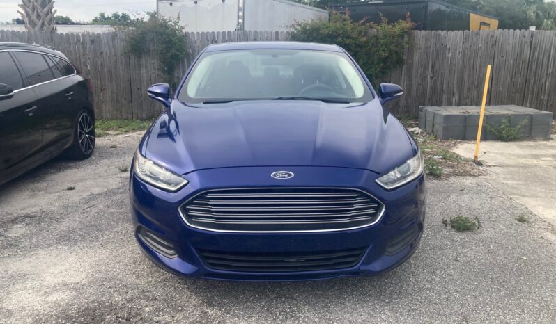 
								2013 Ford Fusion SE full									
