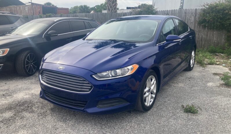 
								2013 Ford Fusion SE full									