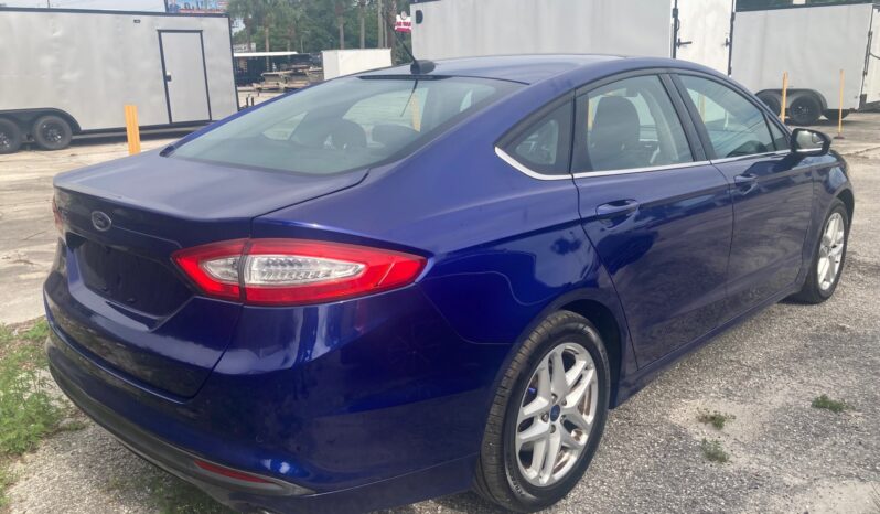 
								2013 Ford Fusion SE full									