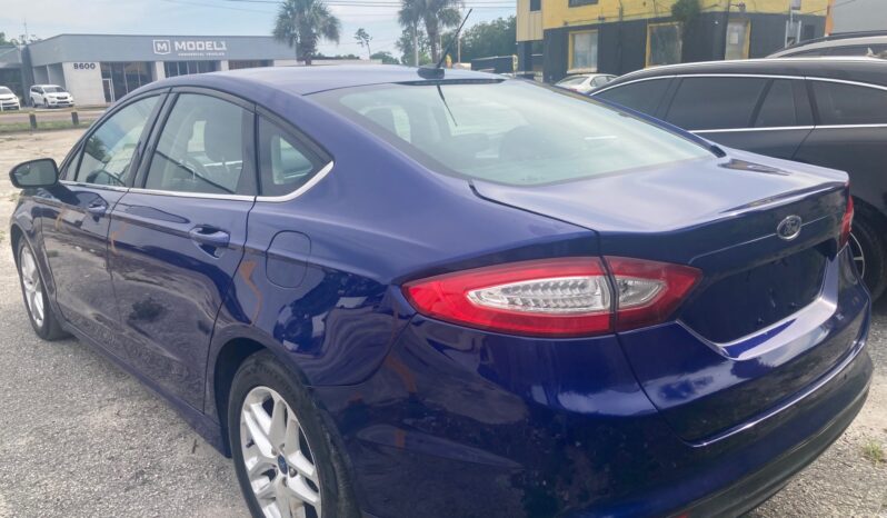 
								2013 Ford Fusion SE full									
