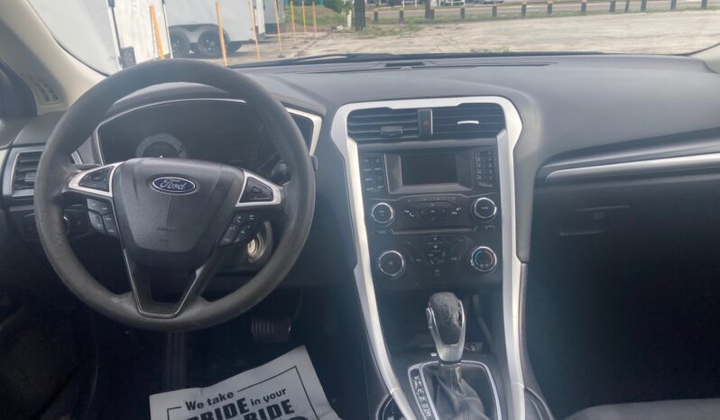 
								2013 Ford Fusion SE full									