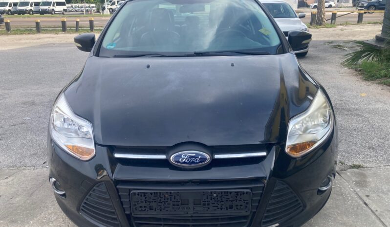 
								2013 Ford Focus SE full									