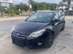 
										2013 Ford Focus SE full									