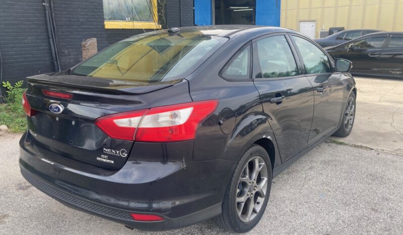
								2013 Ford Focus SE full									