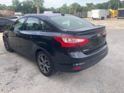 
										2013 Ford Focus SE full									