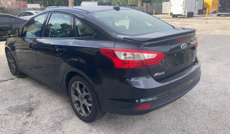 
								2013 Ford Focus SE full									
