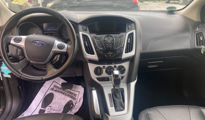 
								2013 Ford Focus SE full									