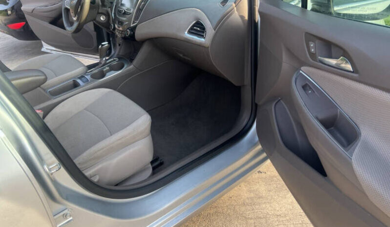 
								2017 Chevrolet Cruze LT full									